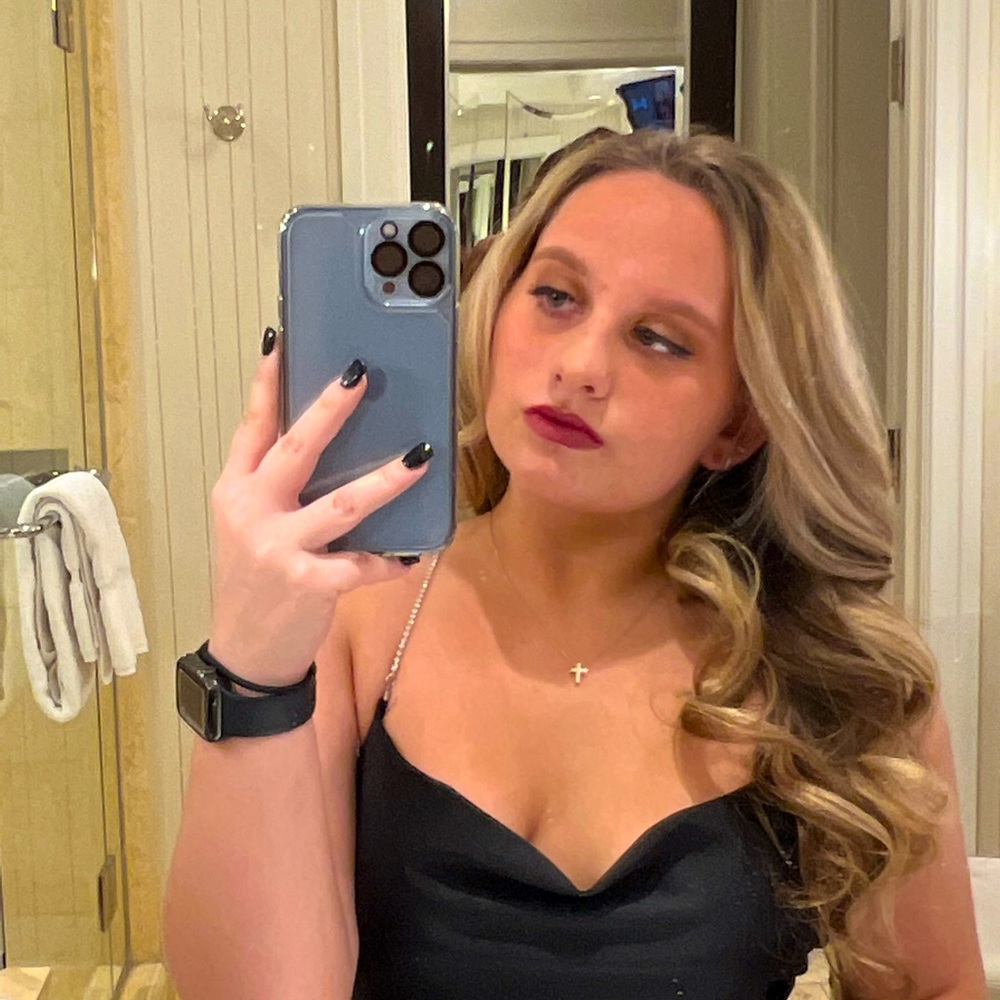 Meet your Posher, Elise